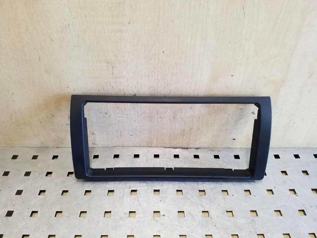 Radio/GPS head unit trim