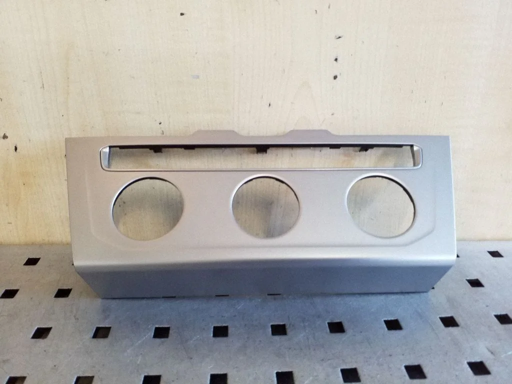 Climate control/heater control trim – Volkswagen Passat CC (2008-2016)