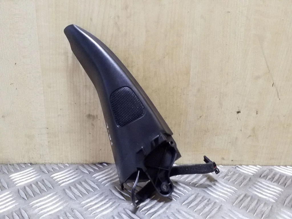 Kõrgsageduslik kõlar(id) esiustes 5M0837993