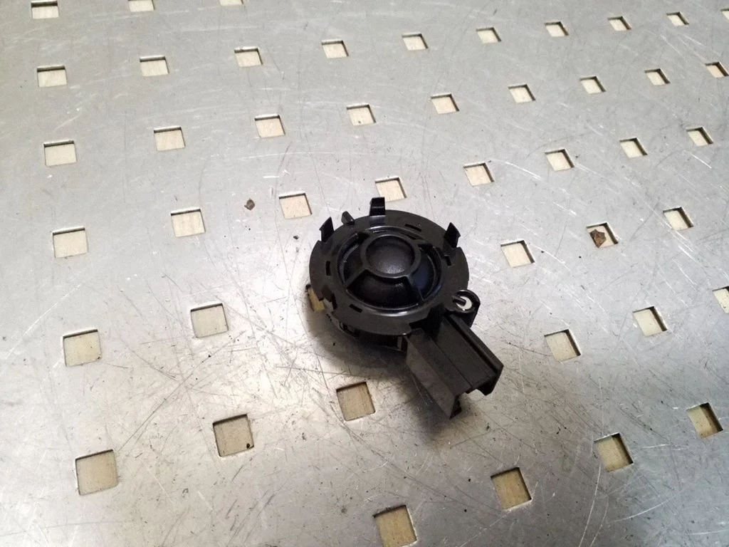 Front door high frequency speaker – Volvo V50 (2004-2007)