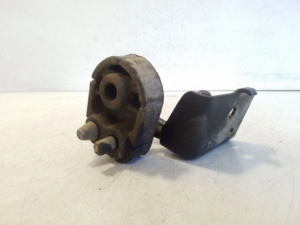 Muffler mount bracket/holder 52129399AC