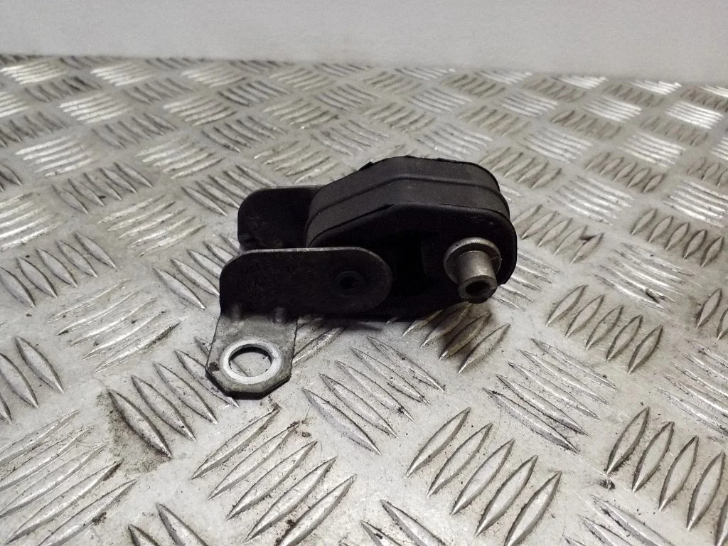 Summuti kinnitus/ hoidik – Volkswagen Transporter - Caravelle T5 (2003-2015)