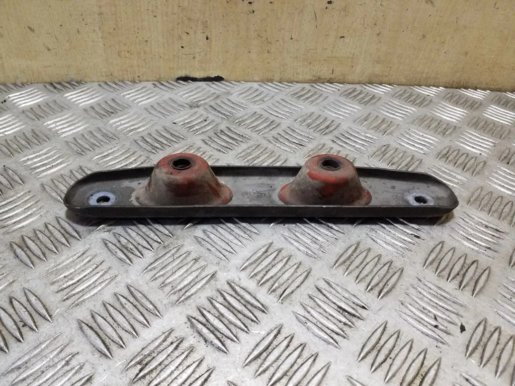 Muffler mount bracket/holder 1K0253144AE