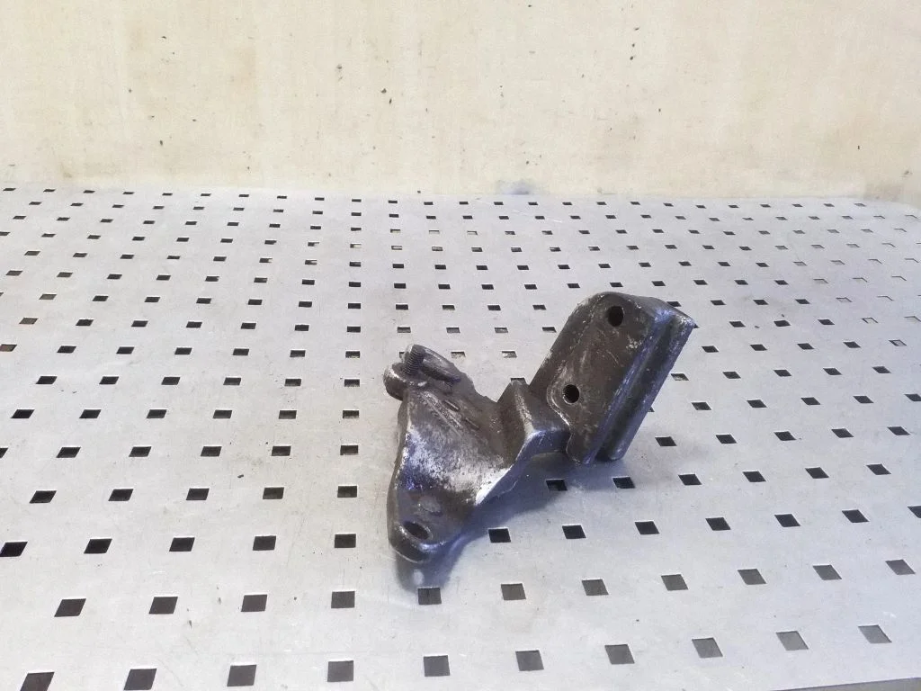 Muffler mount bracket/holder – Volvo V40 (2012-2019)