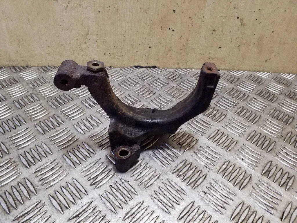 Summuti kinnitus/ hoidik 04L131425A