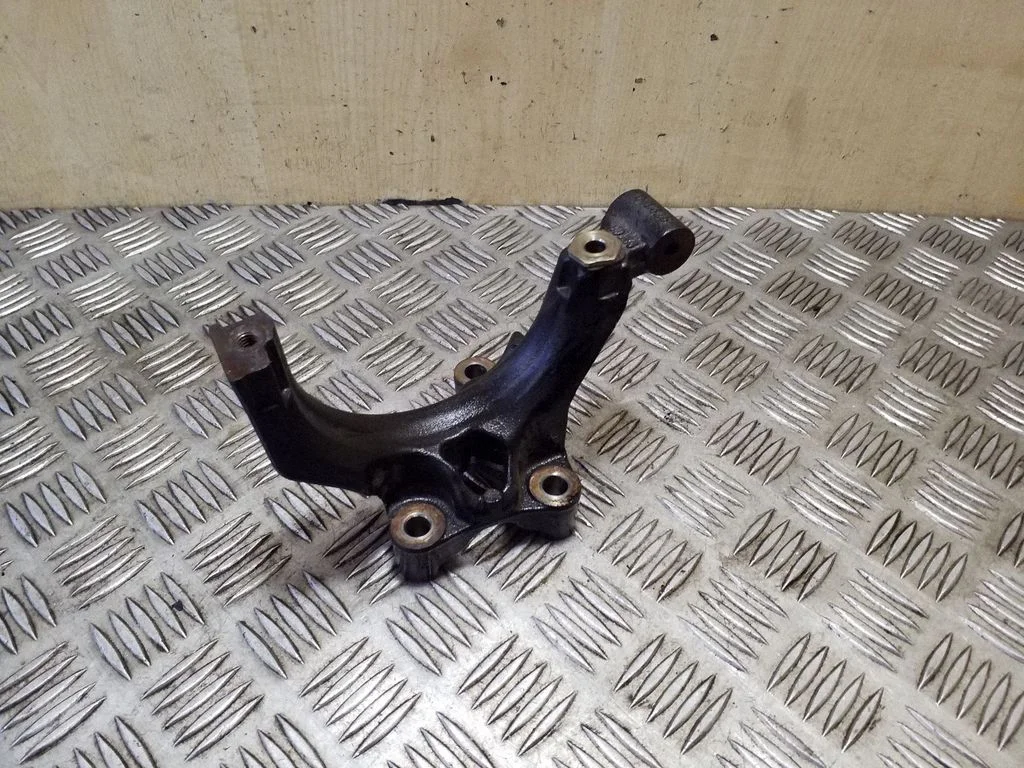 Muffler mount bracket/holder – Skoda Octavia Mk4 (2019-)