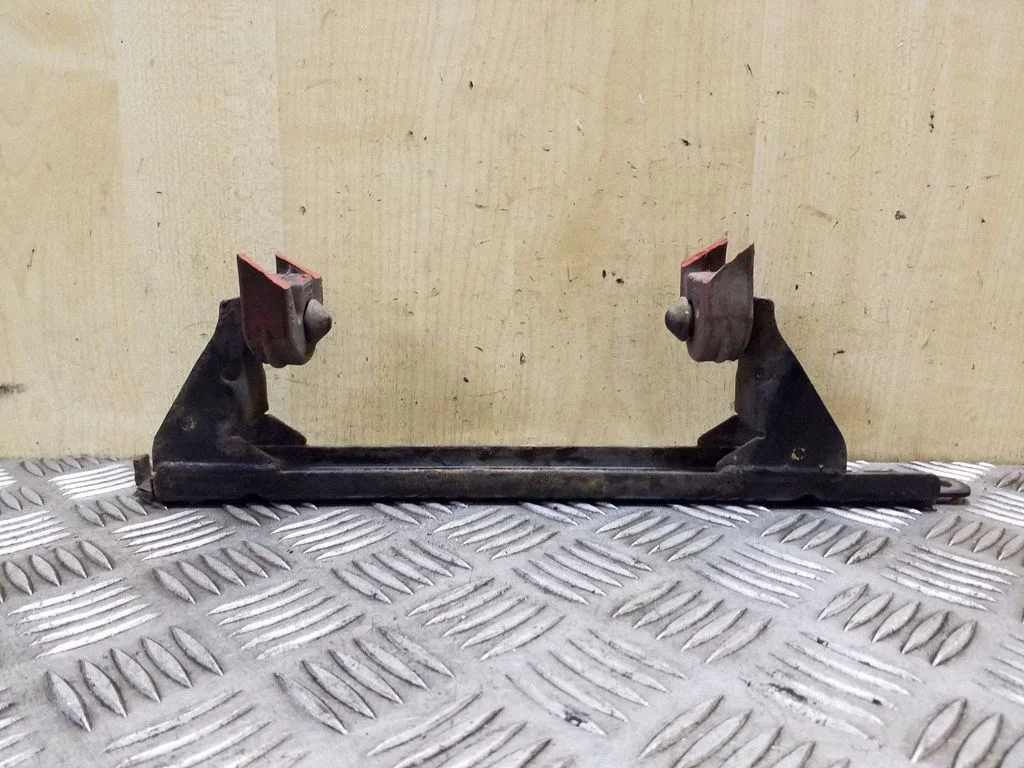 Summuti kinnitus/ hoidik 1K0253144AP