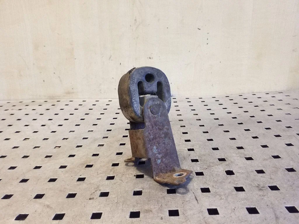 Summuti kinnitus/ hoidik 8D0253147G