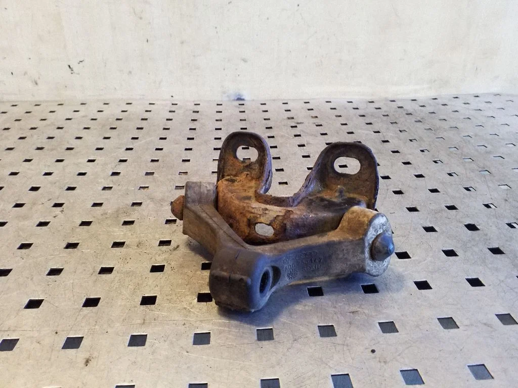 Summuti kinnitus/ hoidik – Volkswagen Tiguan (2007-2016)