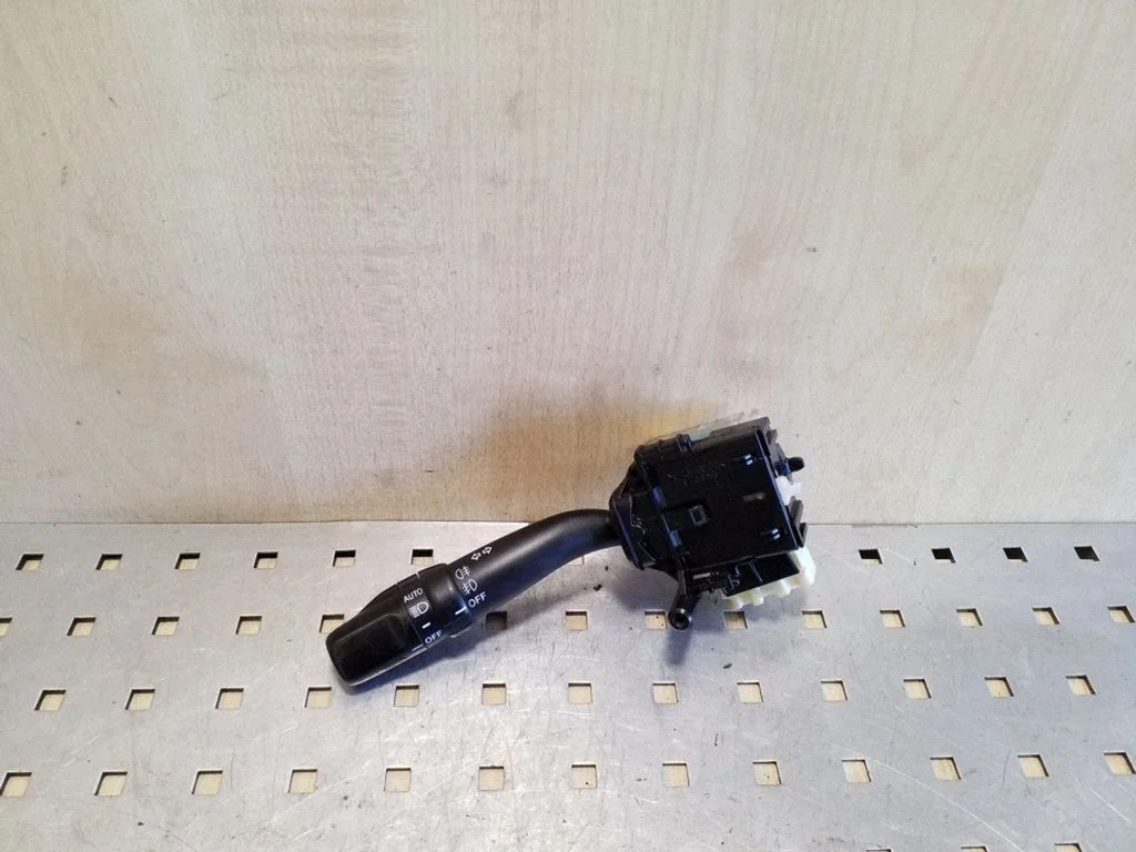 Indicator stalk – Toyota Avensis T250 (2006-2009)