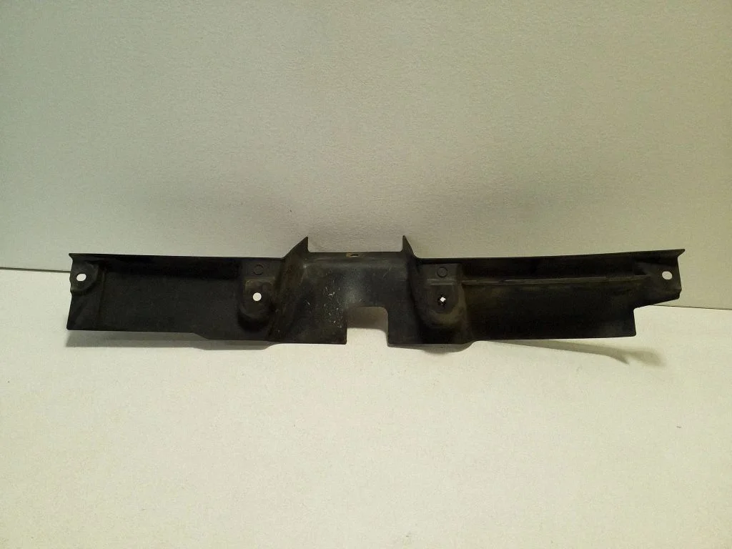 Radiator trim 7450A589