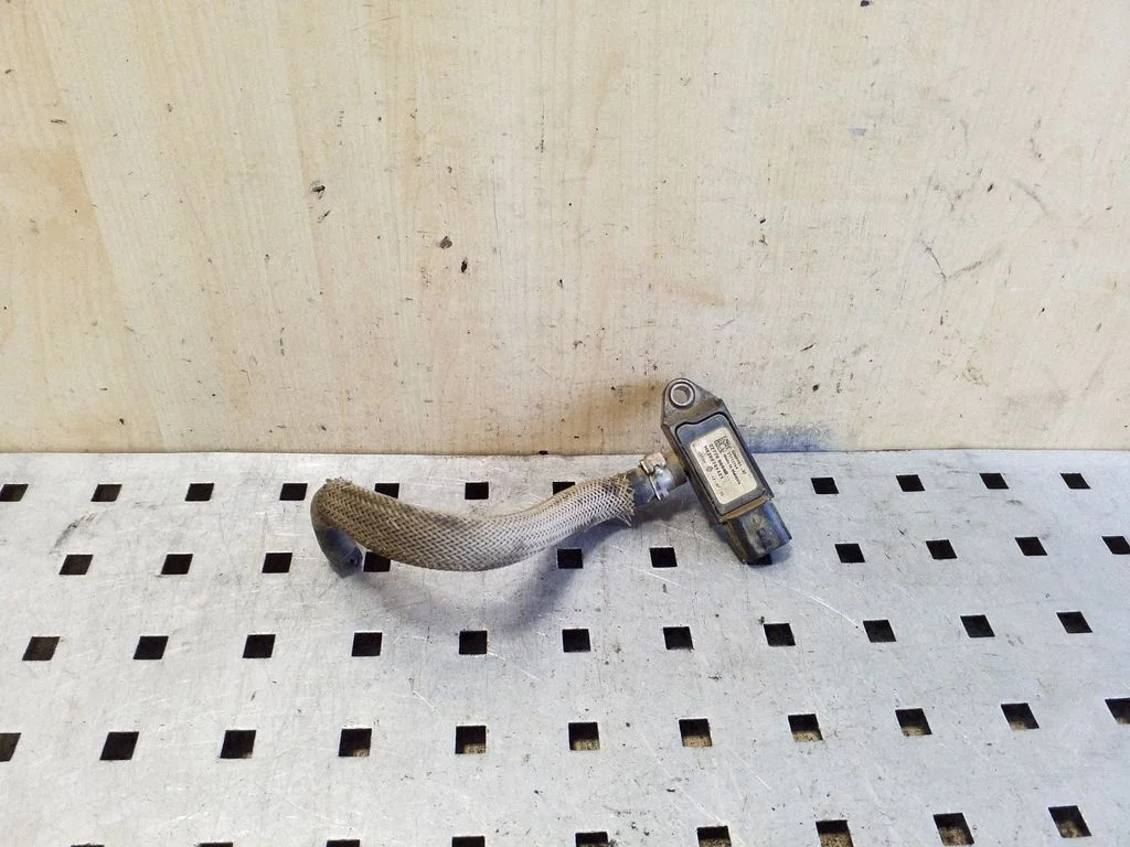 Exhaust gas pressure sensor – Renault Trafic II (X83) (2001-2014)