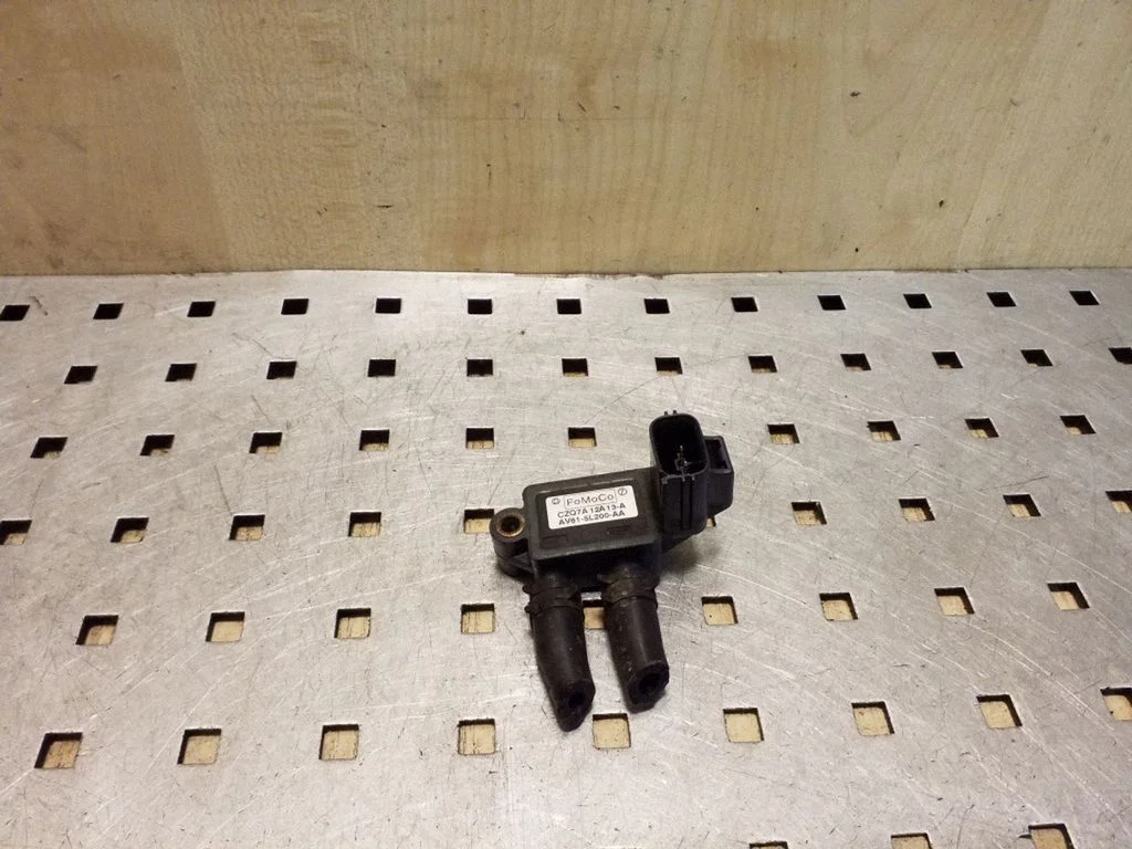 Exhaust gas pressure sensor AV615L200AA