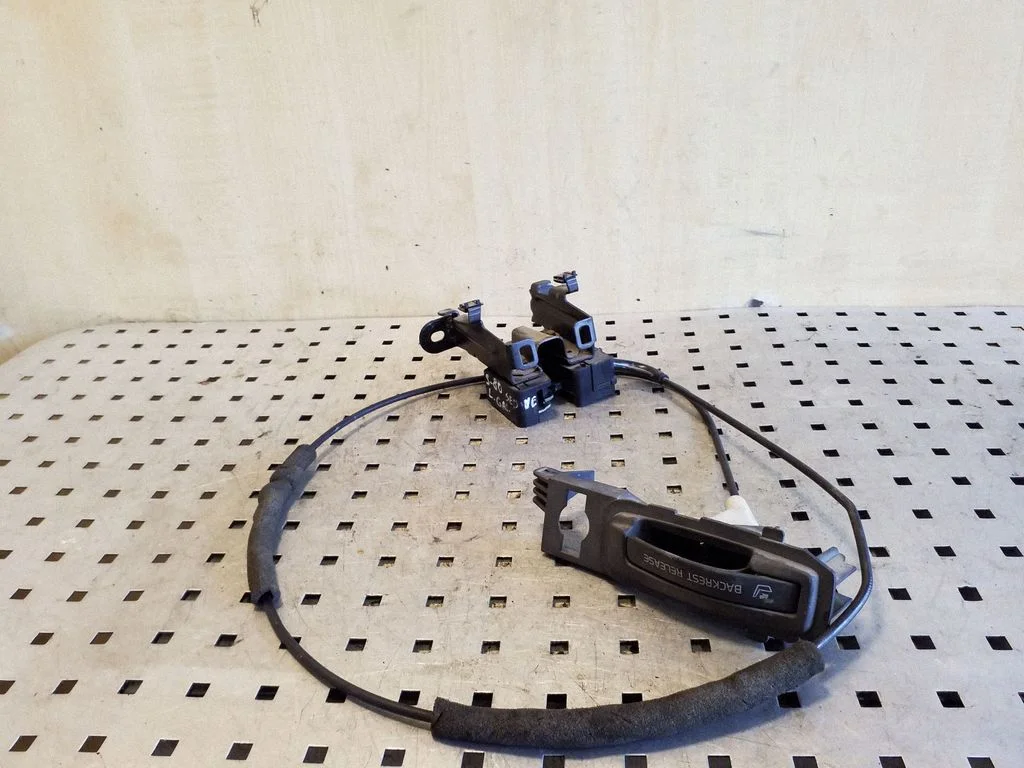 Seat back rest lock catch – rear left