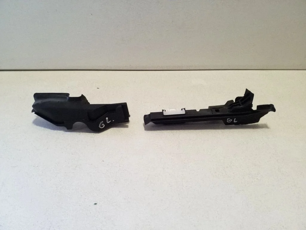 Rubber seal rear door window/glass 6784402020