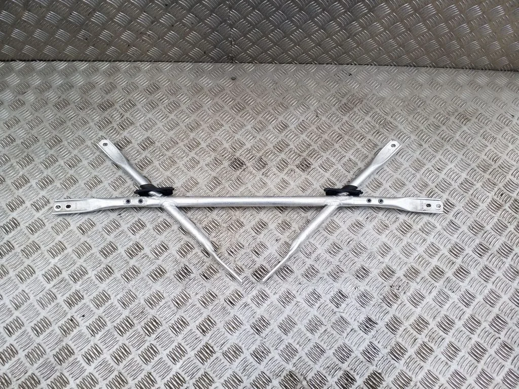 Kita variklio skyriaus detalė