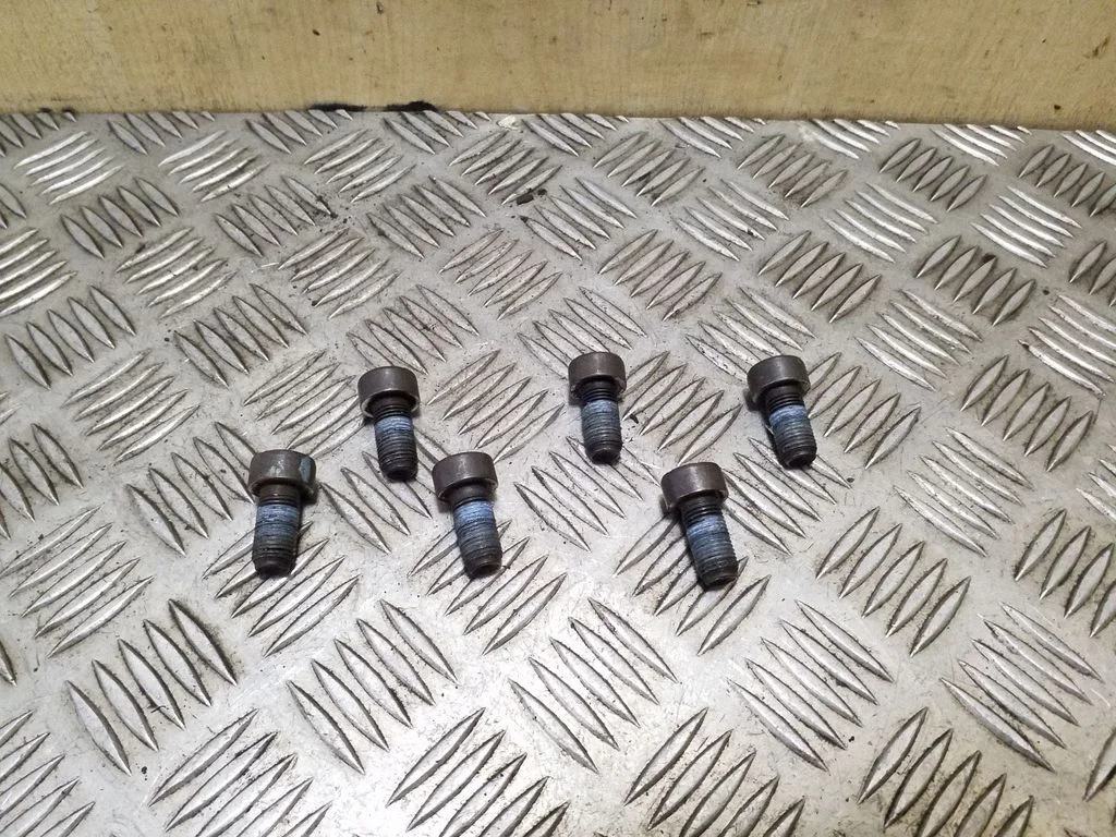Kita variklio skyriaus detalė
