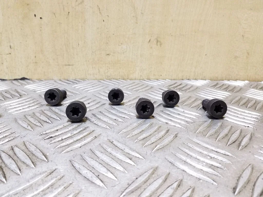 Kita variklio skyriaus detalė