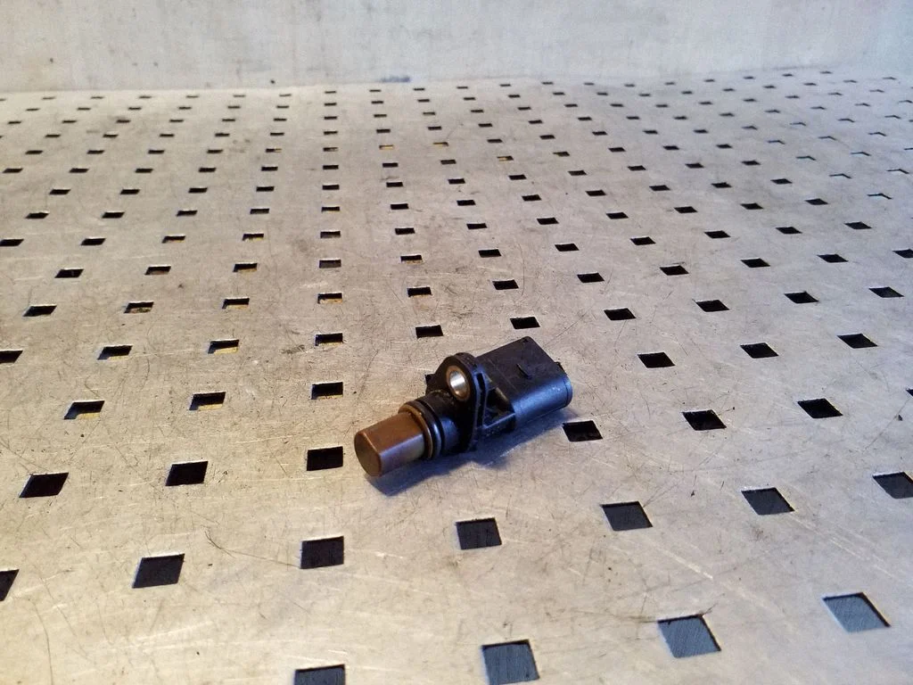 Camshaft position sensor – Audi TT TTS Mk2 (2006-2014)