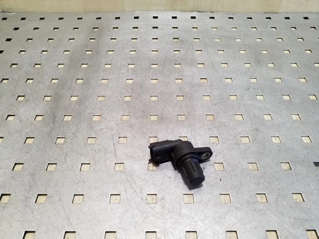 Camshaft position sensor 93310500