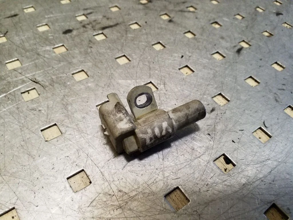 Camshaft position sensor 9665443580