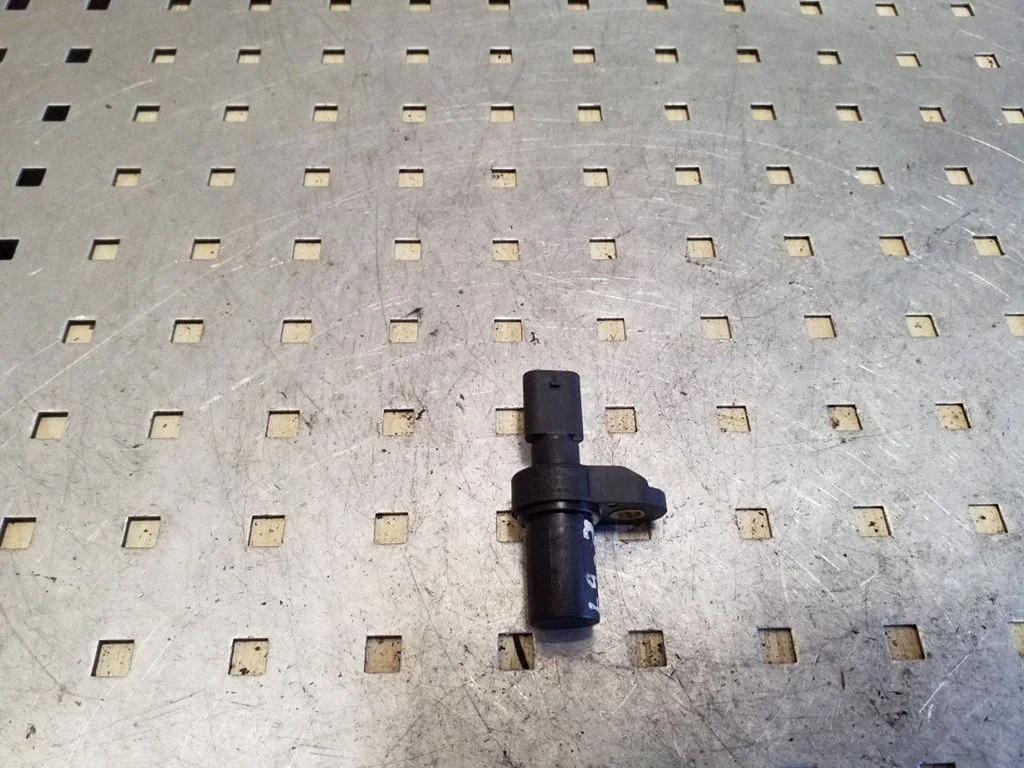Camshaft position sensor 7803093