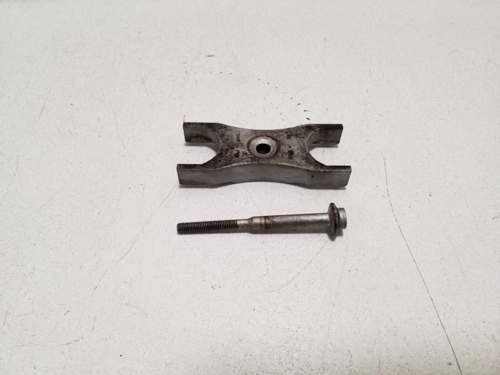 Pihusti (düüsi) hoidik 03L216A