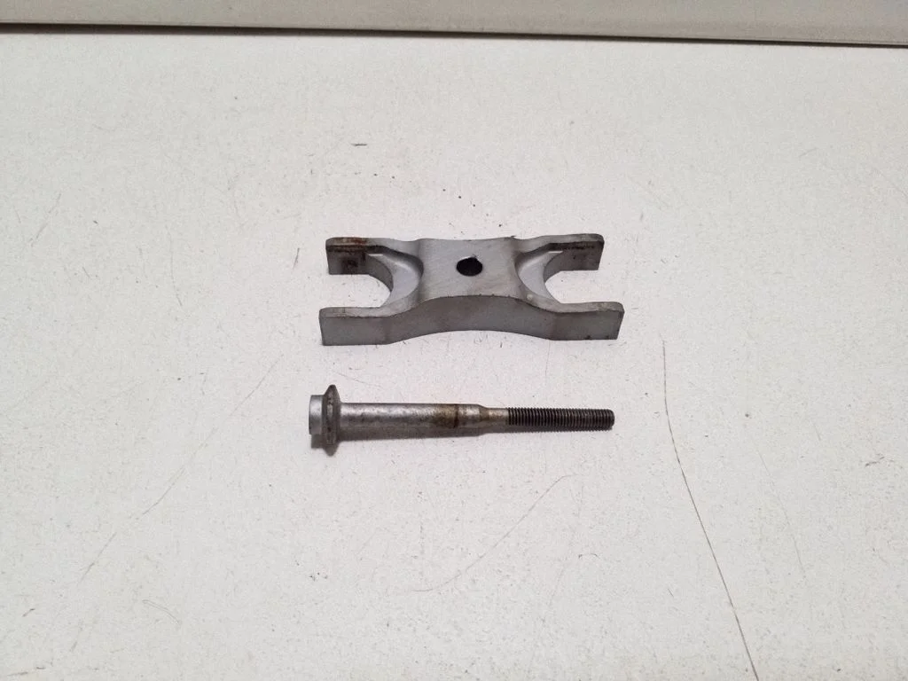 Pihusti (düüsi) hoidik 03L216A