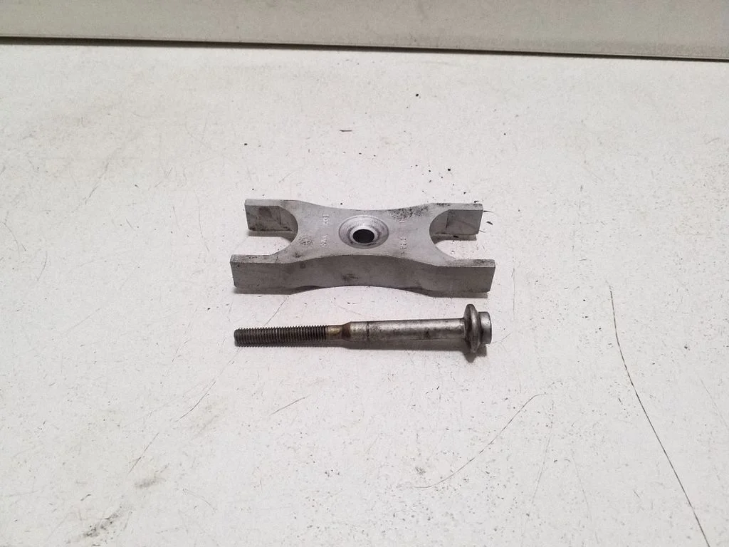 Pihusti (düüsi) hoidik 03L216A