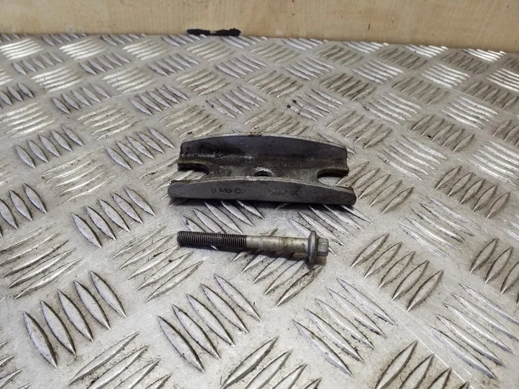 Sprauslas (inžektora) stiprinājums BK2Q9L535AE