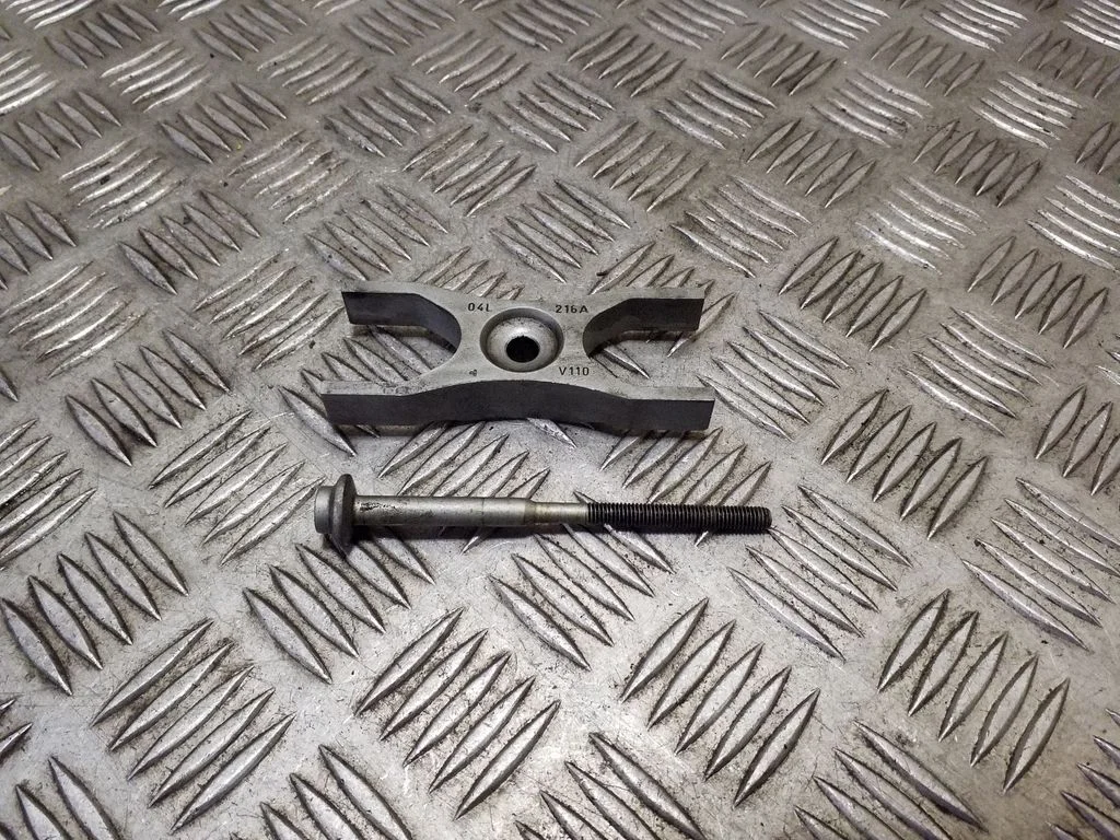 Pihusti (düüsi) hoidik 04L216A