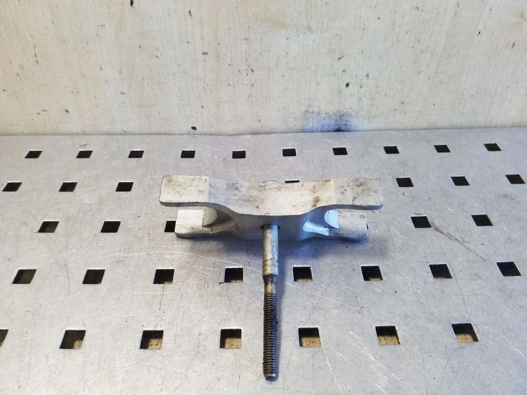 Pihusti (düüsi) hoidik 03L216AEHH