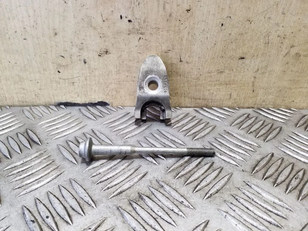 Fuel Injector clamp holder 059216J