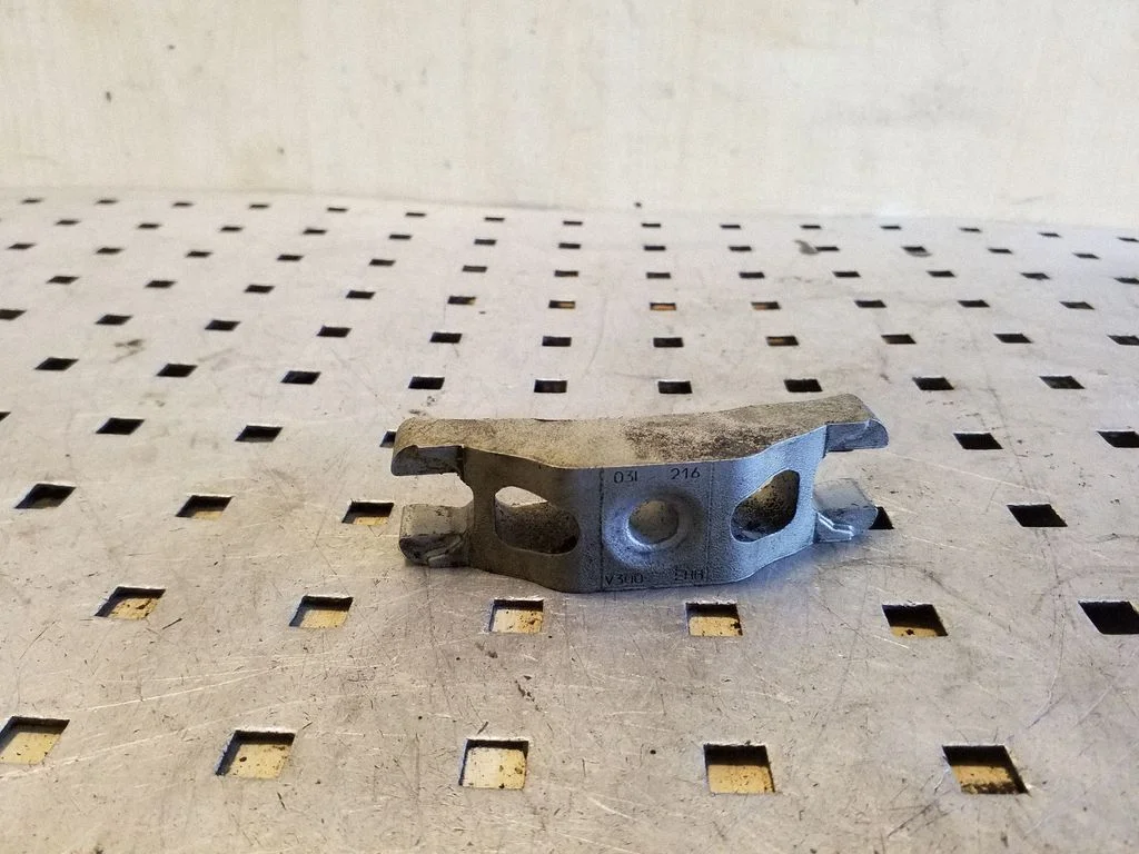 Fuel Injector clamp holder – Skoda Octavia Mk2 (1Z) (2004-2013)