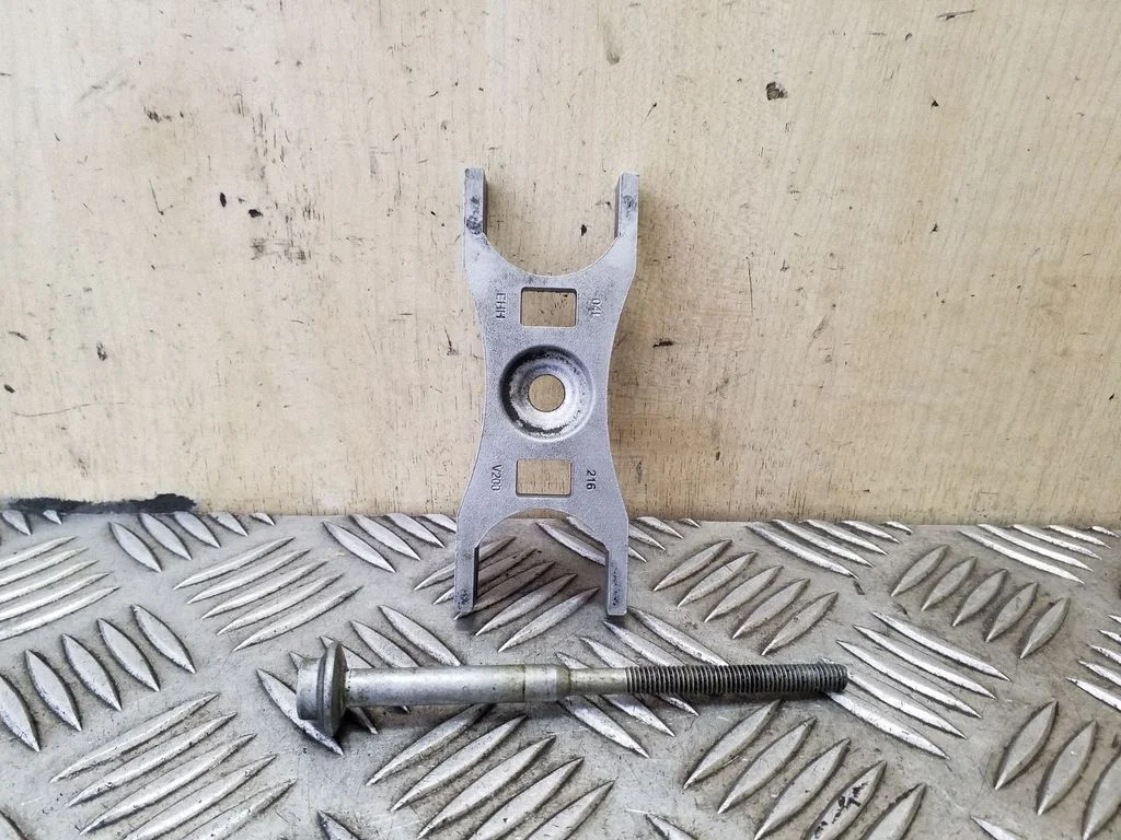 Fuel Injector clamp holder – Skoda Octavia Mk3 (5E) (2013-2019)