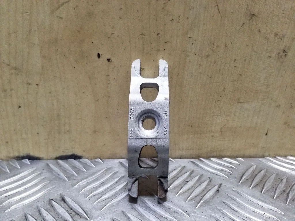 Fuel Injector clamp holder 03L216