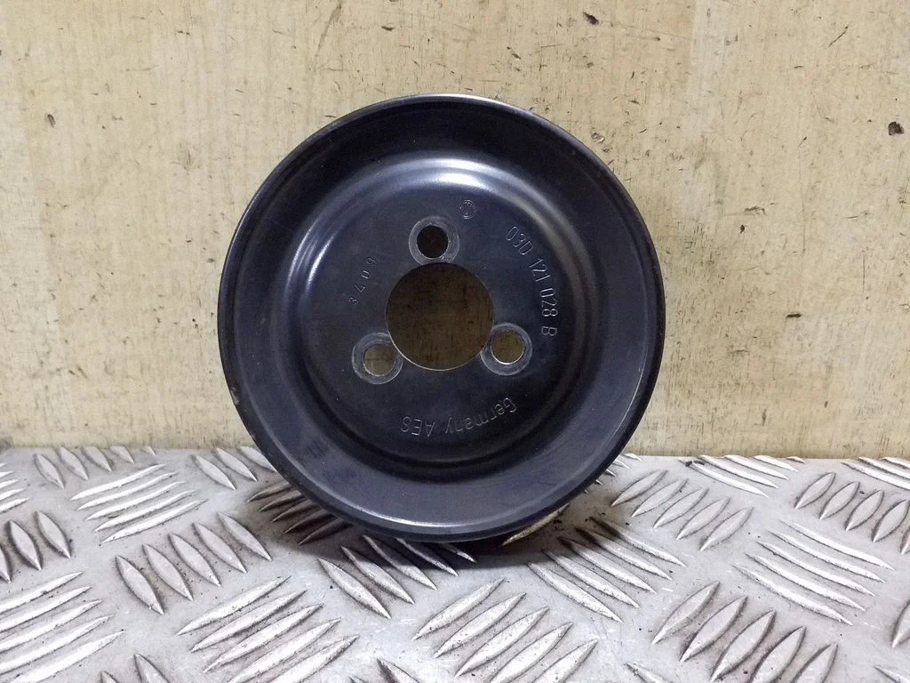 Koło pasowe pompy wody 03D121028B