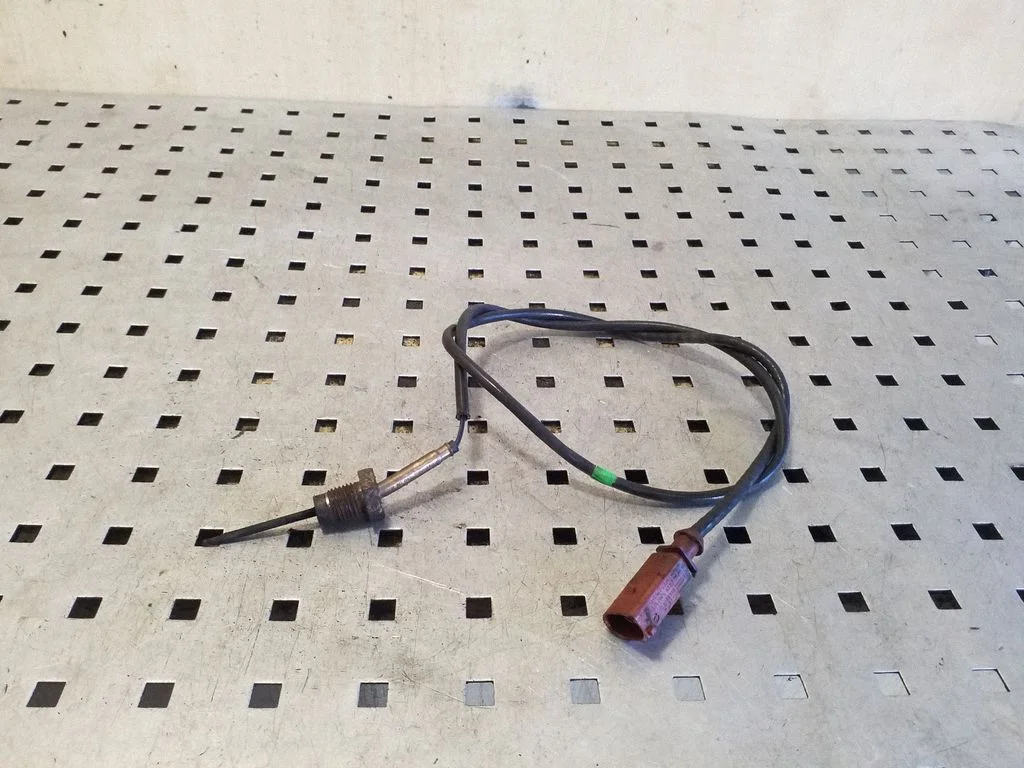 Heitgaasi temperatuuriandur 04L906088DB