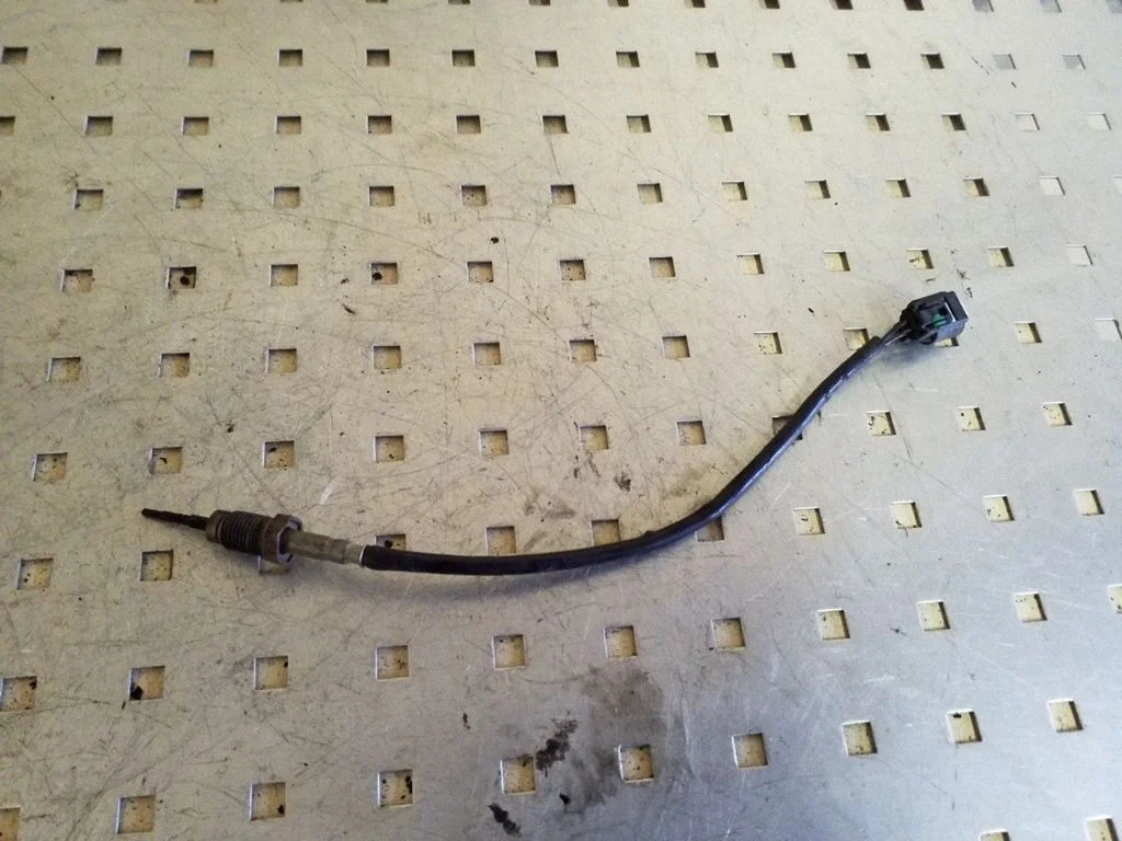 Exhaust gas temperature sensor 032656000350