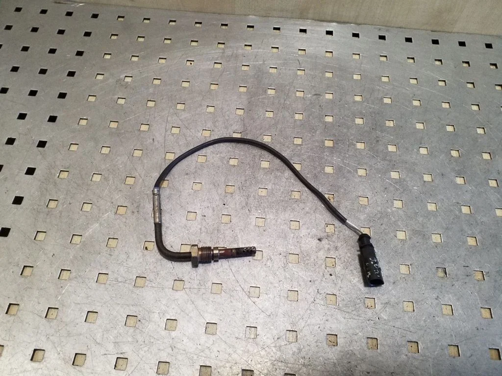 Exhaust gas temperature sensor – Audi A8 S8 D3 4E (2002-2009)