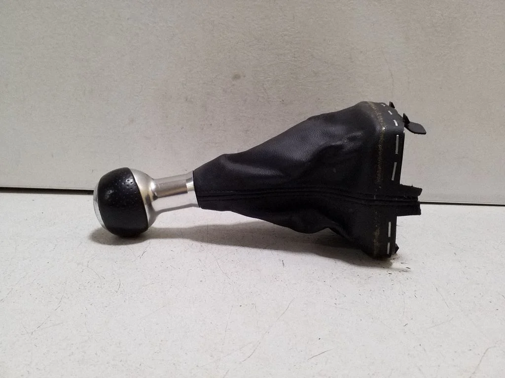 Gear lever shifter trim leather/knob – Audi Q3 8U (2011-2016)