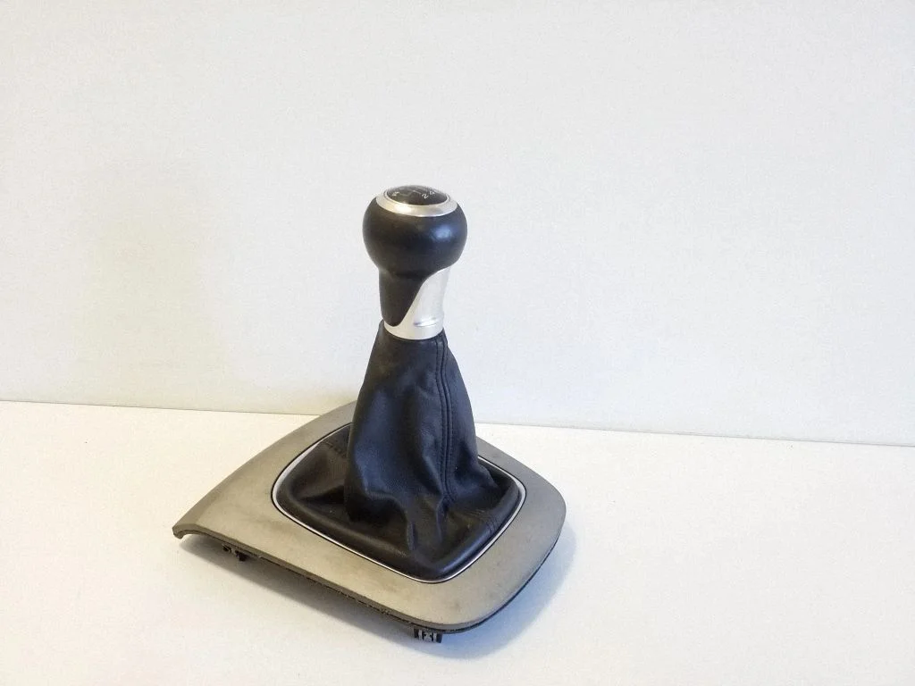 Gear lever shifter trim leather/knob – Audi Q3 8U (2011-2016)