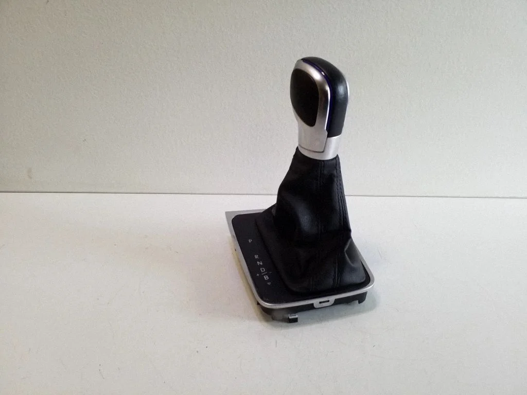 Pārnesumu pārslēga sviras apdare (āda, poga) 5GE713203C