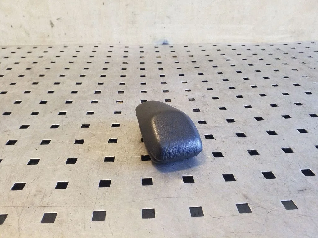 Gear lever shifter trim leather/knob – Subaru Legacy (2004-2006)
