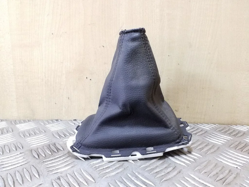 Gear lever shifter trim leather/knob – Toyota Avensis T270 (2009-2012)