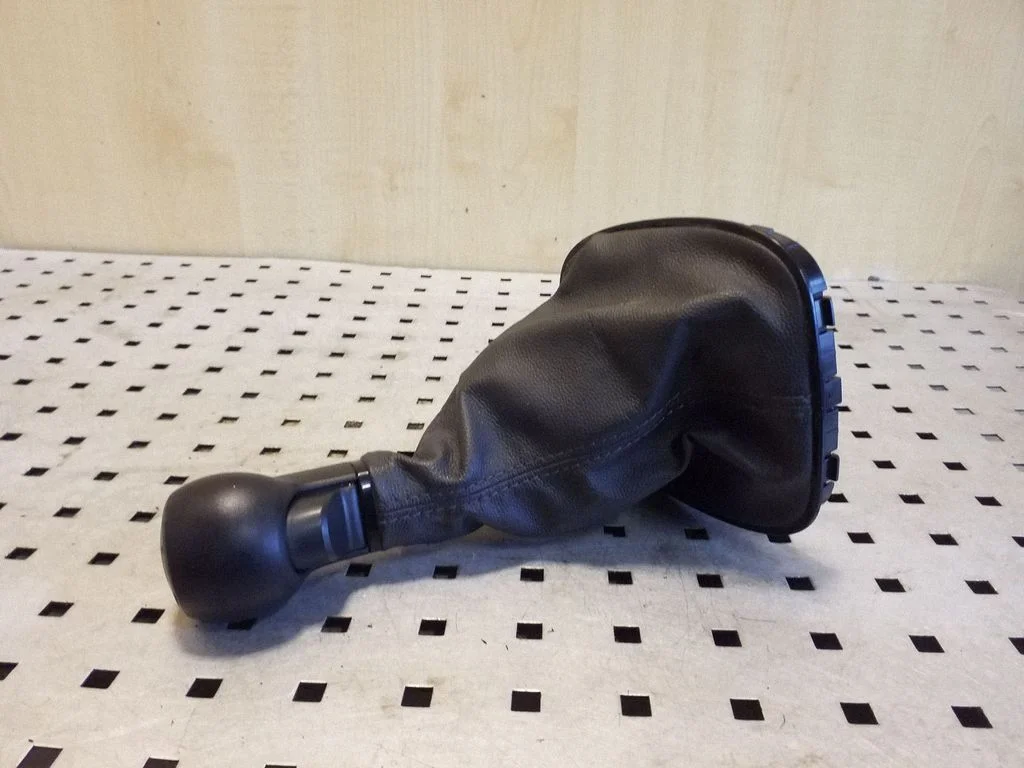 Käigukangi viimistlus (nahk, nupp) 009140093