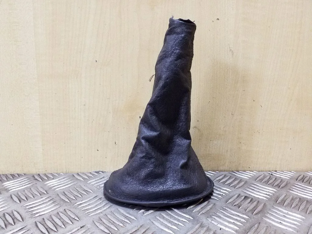 Pārnesumu pārslēga sviras apdare (āda, poga)