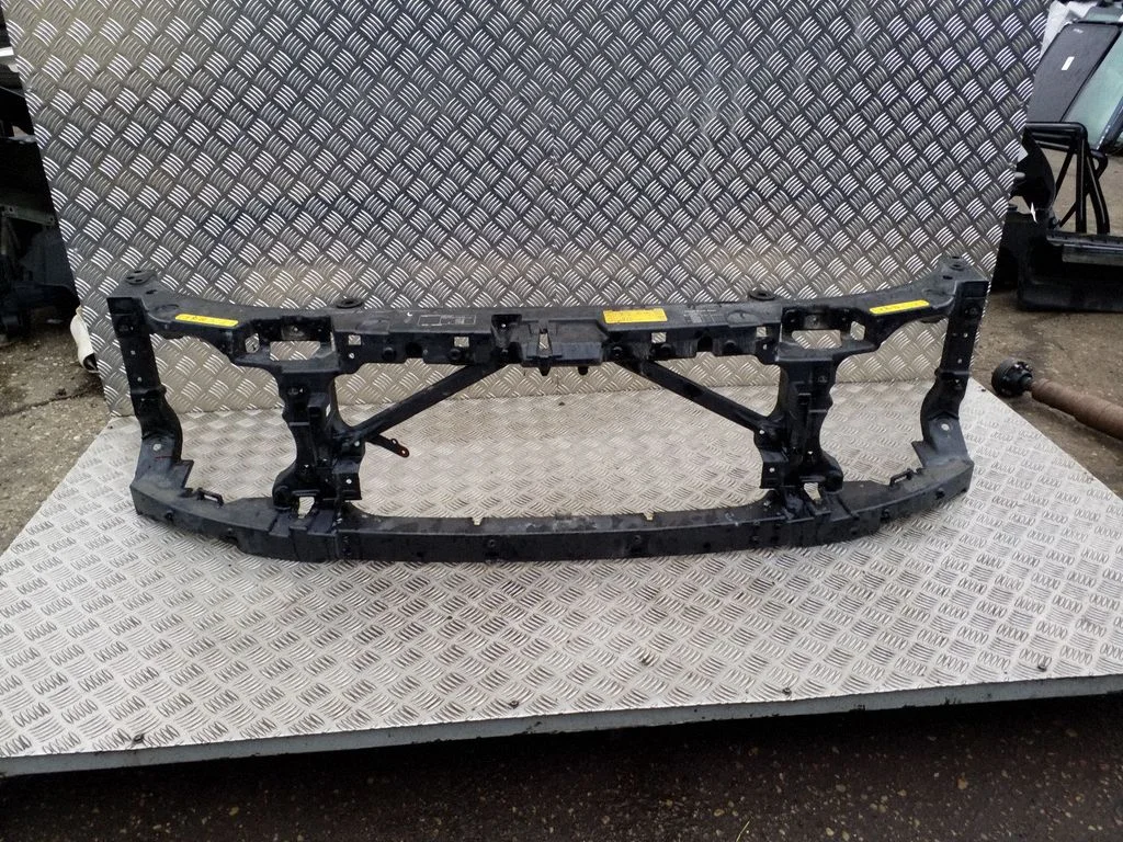 Radiaatori tugipaneeli ülaosa – Land Rover Range Rover Sport L320 (2005-2013)