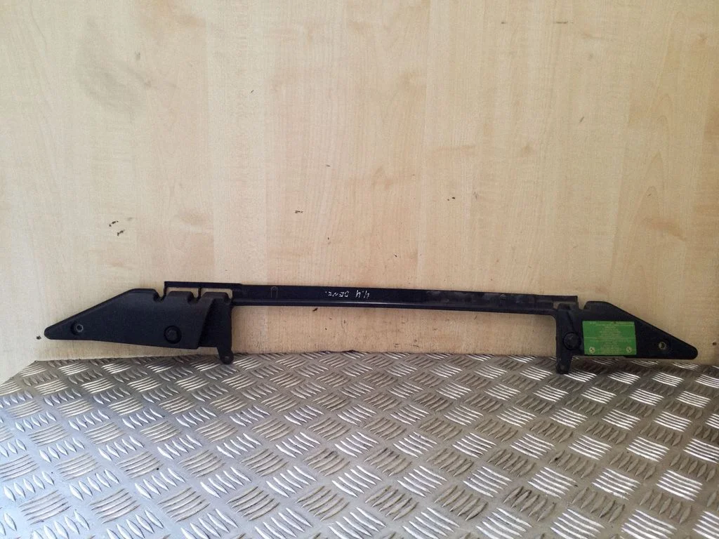 Radiatoru paneļa augšējā daļa 17111439117