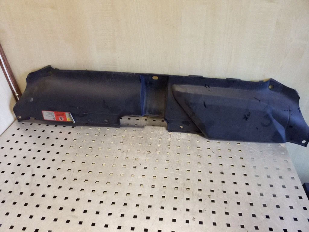 Radiatoru paneļa augšējā daļa 8T0807081A